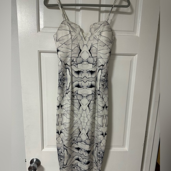 Dress - Picture 3 of 3